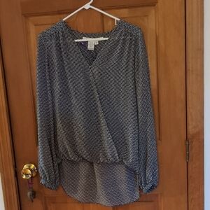 Max Studio Black and White Blouse Hi-Lo Lightweight Faux Wrap Blouse Size Small